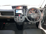 すっきりとしたデザインの内装は、さすがトヨタ車の上品さを感じます。