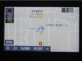 直感的に操作出来るナビゲーションを搭載。ルート案内が分かりやすく、運転中のストレスを軽減します。目的地までスムーズに導いてくれる、実用性の高い装備です。