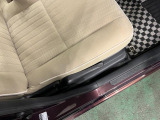 痛みの出やすい運転席シートの角、フロアマット、座面、ともに良好です