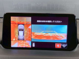 【360&deg;ビュー・モニター】前後左右4つのカメラ映像をさまざまな走行状況に応じて切り替えてセンターディスプレイに表示することで、駐車時や狭い道でのすれ違い時、見通しの悪い交差点進入時でも安心感を高めます。