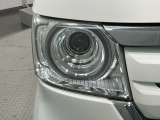 LEDヘッドライトは、点灯の瞬間から最大光量を発揮し、突然暗くなるトンネルなどでの安定感を高めます。