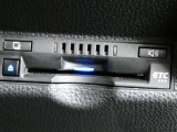 ETC車載器付きです。高速道路の料金所渋滞も解消!落ち着いてスムーズに通過できます。今や必需品の一つとなった装備ですね。
