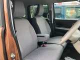 全車消毒済み。納車時にはもう一度キレイにいたしますので安心してお乗りいただけます。♪フロントアームレストボックス】付