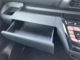 収納スペースもしっかりとあるので、車内を綺麗に保つことができます!