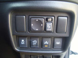運転席の右側に各種スイッチがまとめられています。