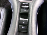 【電子式パーキングブレーキ】ブレーキホールド機能付きでロングドライブでの渋滞時など運転の疲労を軽減してくれます。