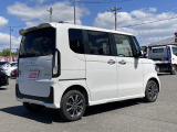 当店で請負います。費用は支払総額に含まれています。 1.契約後〜納車までに法定点検を実施致します。2.支払総額に整備代金を含んでおります。3.点検記録簿が発行されます。※以上3点は支払総額に含まれます