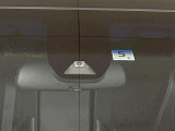 【ホンダセンシング】走行中に前方の車両等を認識し、衝突しそうな時は警報とブレーキで衝突回避と被害軽減をアシスト。より安全にドライブをお楽しみいただけます。