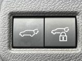 【パワーバックドア】スマートキーや運転席のボタンを押すだけでリアゲートが自動で開閉します!荷物を持っている時や、高い位置にあるバックドアを閉める際に便利な機能です♪