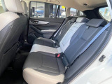 長時間の運転も疲れにくいフロントシート!体をしっかり支えてくれて運転がしやすい形状です!!後部座席もゆったり座れて足元のスペースも広々!ドライブの際は全員が窮屈な思いをせずにお楽しみいただけます!