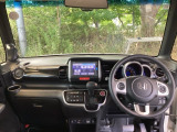 フロントガラスが大きく、ワイドな視界で運転もしやすくなるように、設計されています。