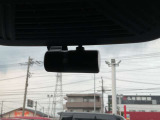日産純正ドライブレコーダーです。前方向けとルームミラーから車室内後方を撮影します。