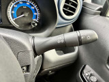 オートライト機能付きです♪またハイビームアシストで、先行車または対向車や周囲の明るさなどに応じ、自動的にハイビーム(上向き)とロービーム(下向き)を切り替えます♪