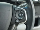 ◆アダプティブクルーズコントロール◆予め設定した車速内でクルマが自動的に加減速。前走車との適切な車間距離を維持しながら追従走行します。【LKAS】車線維持支援システムでステアリング操作を支援。