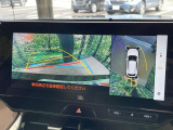 【パノラミックビューモニター】専用のカメラにより、上から見下ろしたような視点で360度クルマの周囲を確認することができます☆死角部分も確認しやすく、狭い場所での切り返しや駐車もスムーズに行えます。