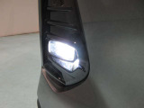 フロントLEDフォグランプです鮮やかな日光色で明るく足元を照らします。