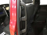 乗り降りの補助になるアシストグリップを装備