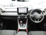【運転席・インパネまわり】ハンドル・シート・フロアーなど隅々までプロによるクリーニング済み☆彡キレイな車内でドライブが一層快適にお楽しみいただけます!!
