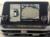 【アラウンドビューモニター】クルマを真上から見ているような映像で、周りの状況を確認しながら安心して駐車出来るカメラが付いてます♪移動物検知機能付き☆