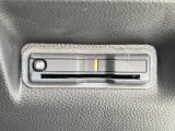 運転席右下にETCがついています。