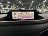 ディスプレイオーディオやカーナビは、現代のドライブにおいて欠かせない装備のひとつです。初めての場所でも迷いにくく、快適なルート案内で運転をサポートします。移動中のエンターテインメント性も高まります。