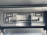 ◆【ETC2.0(DSRC/ITSスポット)】ETCカードを挿入すれば料金所はノンストップで通過できます。ETC限定の割引や、高速道路の情報提供サービスを利用できます。