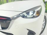 【LEDヘッドライト】悪天候や夜間走行時も良好な視界を確保し安心して運転できる高輝度LEDヘッドライトを装備!点灯速度が早く、消費電力も抑えられています。