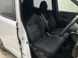 【運転席・助手席転席】運転席の足もともゆったりで長距離ドライブでも快適に★