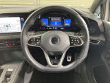 現代のVWの顔ともいえるGolf。なめらかな走りはもちろん安全性も充実させ、あなたのドライブに安心と楽しみを提供します。
