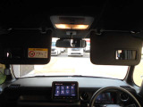 運転席と助手席にバニティミラーが付いています☆