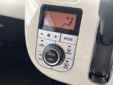 【オートエアコン】一度お好みの温度に設定すれば、車内の温度を検知し風量や温度を自動で調整。暑い&hellip;寒い&hellip;と何度もスイッチ操作をする必要はありません。快適な車内空間には必須の機能ですね♪