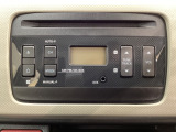 純正のCD付きラジオです。スイッチが大きくて操作が簡単ですね。