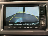 リバースギアに入れるだけで後方の表示へ切り替わります。夜間や雨の日の駐車も楽になりますよ。