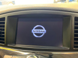 【メーカー純正ナビ】インテリアに溶け込むスタイリッシュな「専用設計」メーカーナビを装備♪視認性や操作性など基本性能にも優れ、より上質なカーライフをお楽しみいただけます。