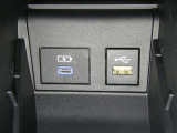 【充電用USB端子】デバイスの充電に便利です。※実際の接続端子は写真で確認or店舗までご気軽にお問合せください♪
