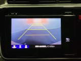 バックでの車庫入れも安心です!リアカメラが付いているバックモニター付のナビを装備しております。操作線もついており距離感も画面から確認できます。
