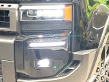 【LEDヘッドライト】悪天候や夜間走行時も良好な視界を確保し安心して運転できる高輝度LEDヘッドライトを装備!点灯速度が早く、消費電力も抑えられています。