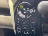 【オートエアコン】一度お好みの温度に設定すれば、車内の温度を検知し風量や温度を自動で調整。暑い&hellip;寒い&hellip;と何度もスイッチ操作をする必要はありません。快適な車内空間には必須の機能ですね♪