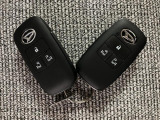 電子カードキーを携帯していれば、ドアハンドルやバックドアのリクエストスイッチを押すだけでドアの施錠・解錠が出来ます♪もちろん 遠隔操作も可能です!盗難防止のイモビライザー機能装備ですよ ☆