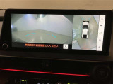 複数のカメラの映像をもとに、クルマを真上から見ているような映像をドライバーに提供し駐車をサポートする機能です。