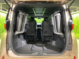普段のお買い物や通勤、送迎等に十分な荷室スペースを確保しております。セカンドシートを倒すと、大きな荷物の積載も可能です♪