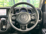 【純正革巻きステアリング】上質な革を使用することで、手にしっかり馴染みとても運転しやすいハンドルです♪