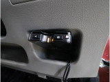 ETCを搭載しているため、高速道路の料金所で停車することなくスムーズに通過できます。支払いの手間が省け、移動中のストレスを軽減して快適なドライブをサポートします。