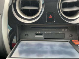 ナビのモニターパネルを開けるとご覧のようになります。