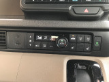オートエアコン装着車で車内はいつも快適です!