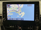 ディスプレイオーディオやカーナビは、現代のドライブにおいて欠かせない装備のひとつです。初めての場所でも迷いにくく、快適なルート案内で運転をサポートします。移動中のエンターテインメント性も高まります。