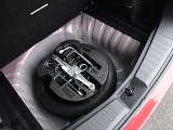 スペアタイヤとジャッキ装備で安心