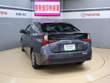 広々とした車内空間に優れた燃費性能。更にデザインも上質で人気のお車です!