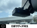 最近では付いてる車も多くなってきました。中古車ではまだまだ付いていればラッキーなドライブレコーダーです♪