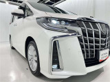 フォグランプ装着車です。暗い夜道の車両前方を明るく照らします
